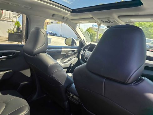New 2026 Toyota Highlander Platinum AWD/4WD image 15