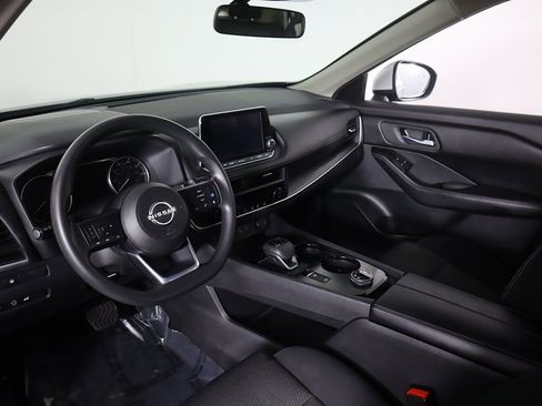 Used 2024 Nissan Rogue SV image 25