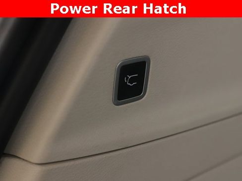 Used 2023 Chrysler Pacifica Touring-L image 30