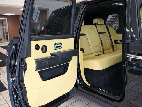 Used 2022 Rolls-Royce Cullinan Black Badge w/ Dark Exterior Package AWD/4WD image 69