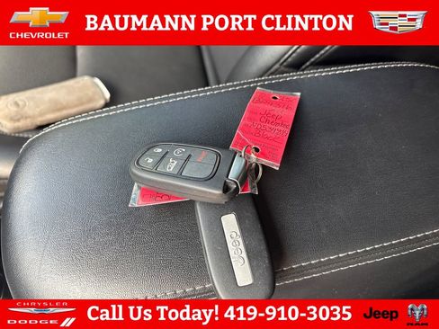 Used 2022 Jeep Cherokee Limited AWD/4WD image 30