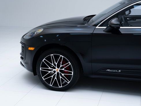 Certified 2025 Porsche Macan S image 11