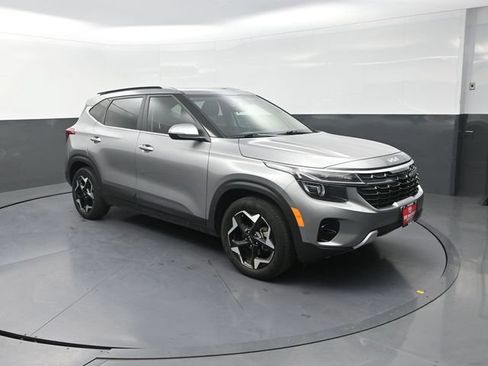 Used 2025 Kia Seltos EX w/ EX Sunroof Package FWD image 10