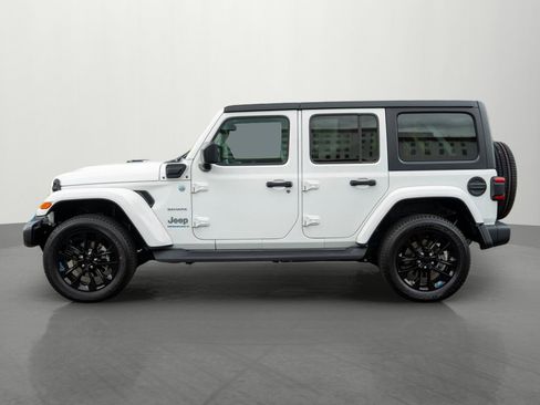 Used 2023 Jeep Wrangler Unlimited Sahara w/ Cold Weather Group AWD/4WD image 4