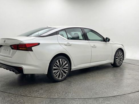 Used 2025 Nissan Altima 2.5 SV image 9