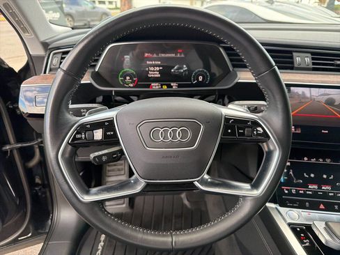Used 2019 Audi e-tron Premium Plus image 32