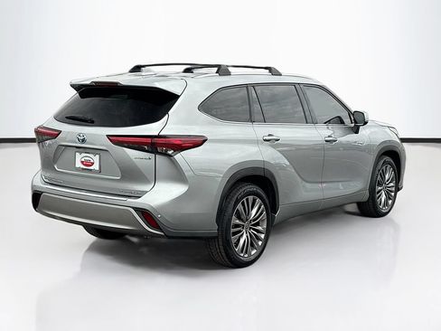 Used 2021 Toyota Highlander Platinum FWD image 5
