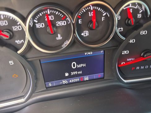 Used 2021 Chevrolet Silverado 2500 Custom w/ Custom Value Package image 12