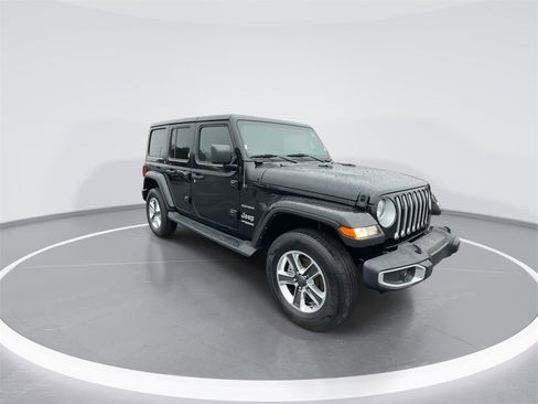 Used 2022 Jeep Wrangler Unlimited Sahara image 2