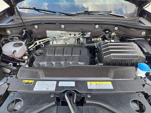 Used 2025 Volkswagen Atlas SE image 33