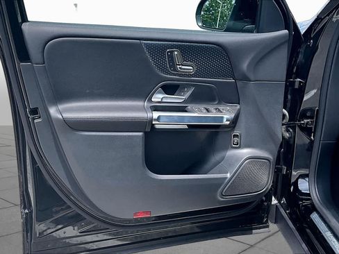 Certified 2025 Mercedes-Benz GLB 250 image 22