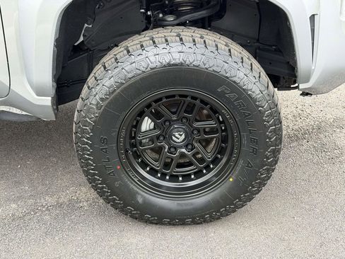 Used 2025 Toyota Tacoma TRD Sport image 25