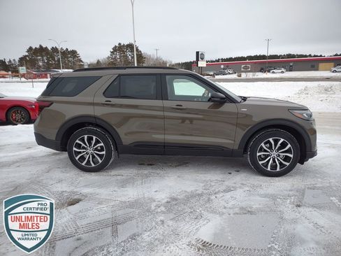 New 2026 Ford Explorer ST-Line image 6