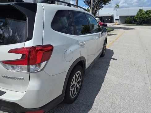 Certified 2024 Subaru Forester Premium AWD/4WD image 4