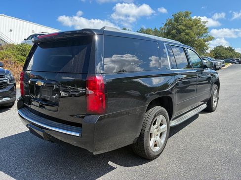 Used 2015 Chevrolet Suburban LTZ RWD image 4