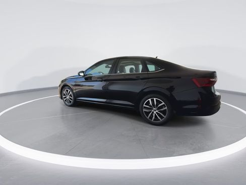 Certified 2025 Volkswagen Jetta SE w/ Sunroof Package image 5