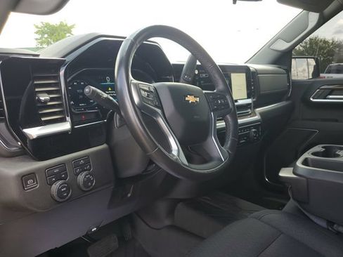 Used 2022 Chevrolet Silverado 1500 LT AWD/4WD image 7