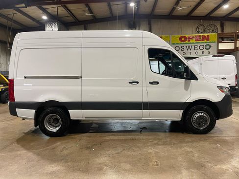 Used 2024 Mercedes-Benz Sprinter 3500 image 4