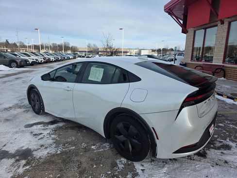 Used 2024 Toyota Prius LE image 5