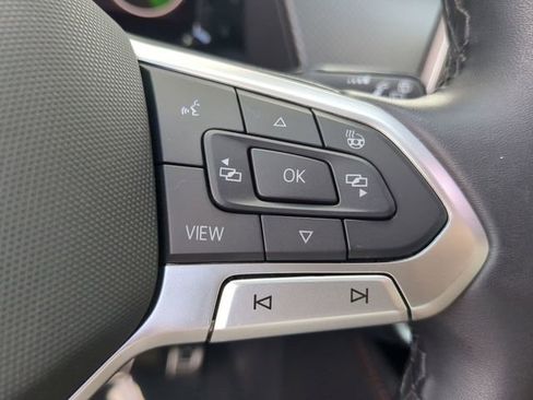 Used 2025 Volkswagen Atlas Peak Edition SE AWD/4WD image 31