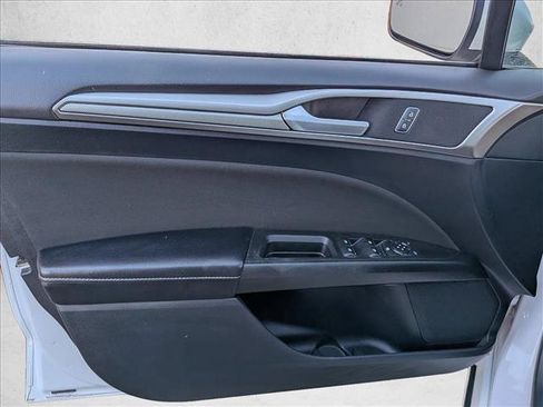 Used 2019 Ford Fusion SE FWD image 10