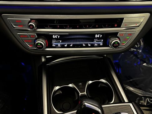 Used 2022 BMW 750i xDrive w/ Autobahn Package image 22