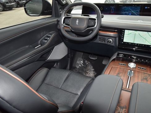 New 2026 Lincoln Navigator L Black Label AWD/4WD image 16