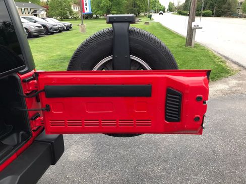 Used 2018 Jeep Wrangler Unlimited Sport S AWD/4WD image 40