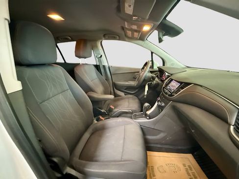 Used 2020 Chevrolet Trax LT image 25