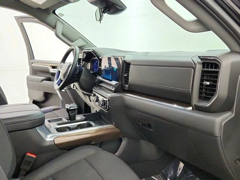 Used 2025 Chevrolet Silverado 1500 LT Trail Boss w/ Convenience Package II AWD/4WD image 32