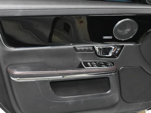Used 2017 Jaguar XJ R RWD image 4