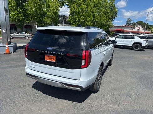Used 2025 Ford Expedition Platinum AWD/4WD image 8