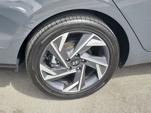 Certified 2025 Hyundai Elantra SEL image 25