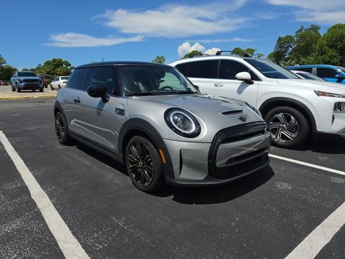 Used 2024 MINI Cooper SE FWD image 1