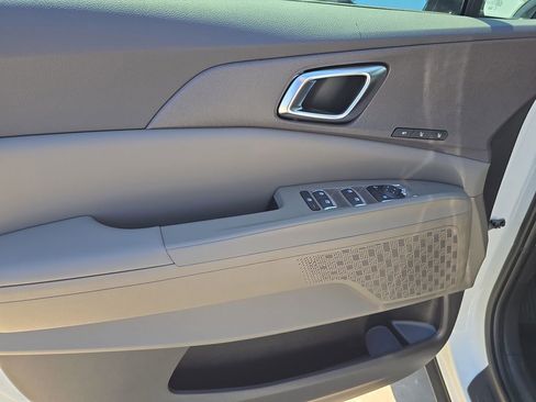 New 2026 Kia Carnival EX image 19