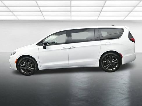 New 2026 Chrysler Pacifica Select image 5
