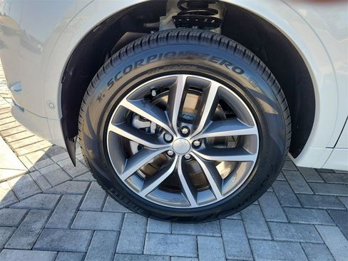 New 2025 Land Rover Discovery Sport S image 13