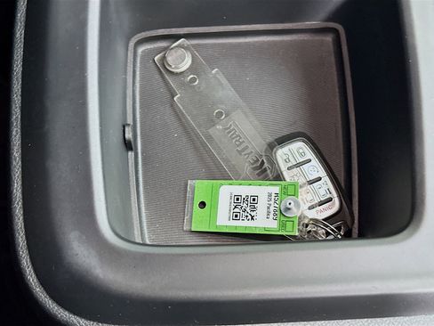 Used 2025 Chrysler Pacifica Select FWD image 33