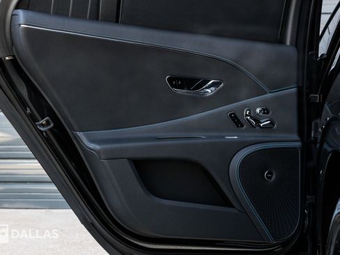 Used 2024 Bentley Flying Spur V8 image 32