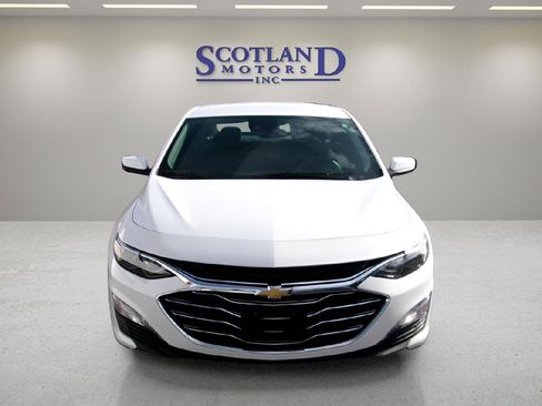 Used 2025 Chevrolet Malibu LT image 2