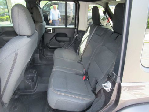 Used 2025 Jeep Wrangler Sport S image 39