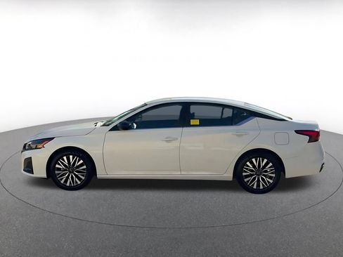 Used 2026 Nissan Altima 2.5 SV FWD image 9