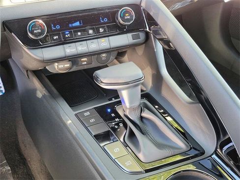 New 2025 Hyundai Elantra SEL image 10