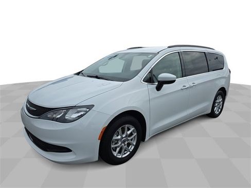 Used 2021 Chrysler Voyager Lxi image 1