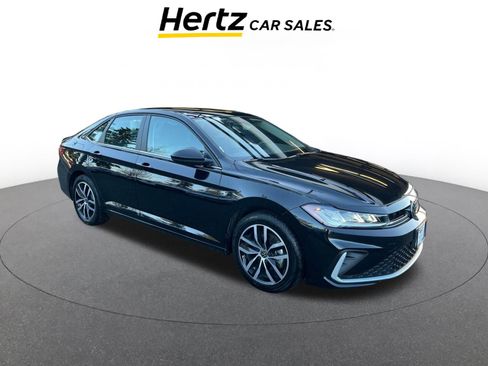 Used 2025 Volkswagen Jetta SE image 1