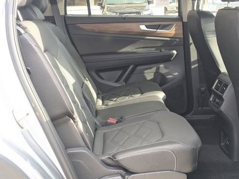 Used 2025 Volkswagen Atlas SE FWD image 31