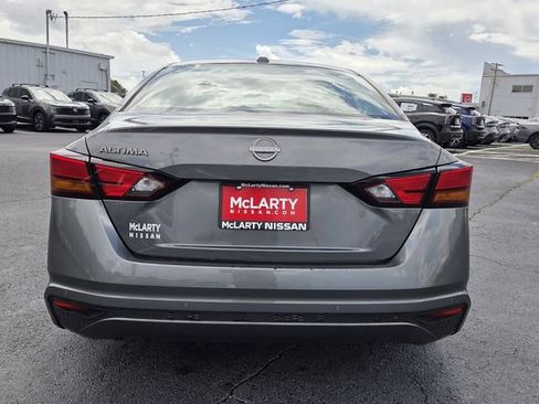 Used 2025 Nissan Altima 2.5 SV FWD image 4