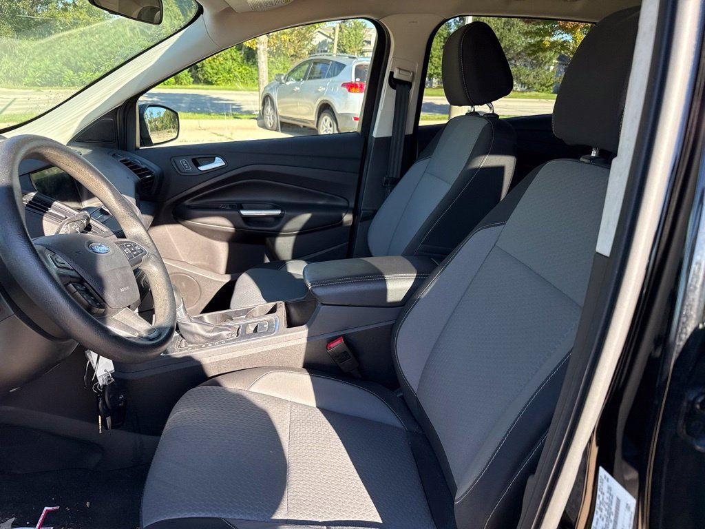 Used 2017 Ford Escape SE w/ Equipment Group 201A FWD image 13