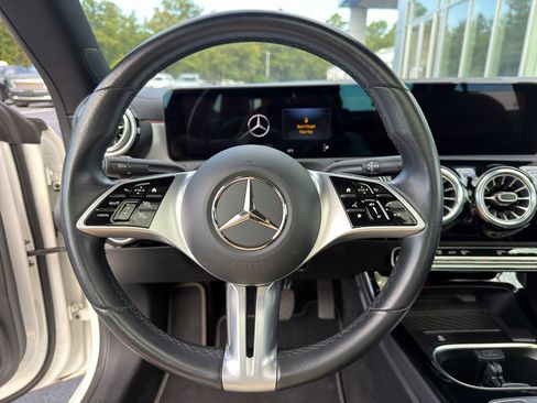 Used 2025 Mercedes-Benz CLA 250 4MATIC image 13