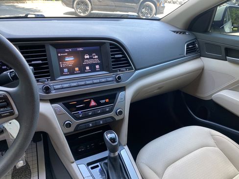 Used 2017 Hyundai Elantra SE FWD image 22